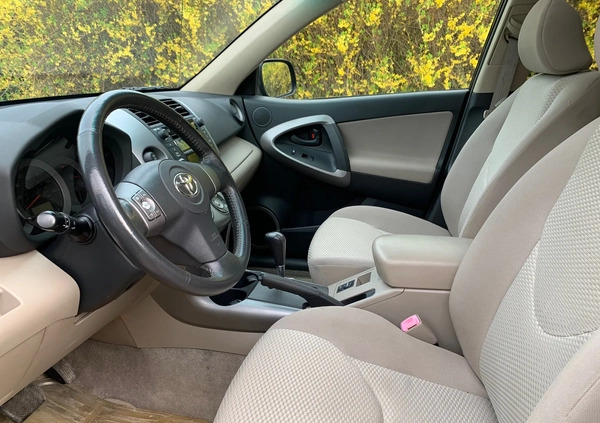Toyota RAV4 cena 39900 przebieg: 140000, rok produkcji 2006 z Szczucin małe 154